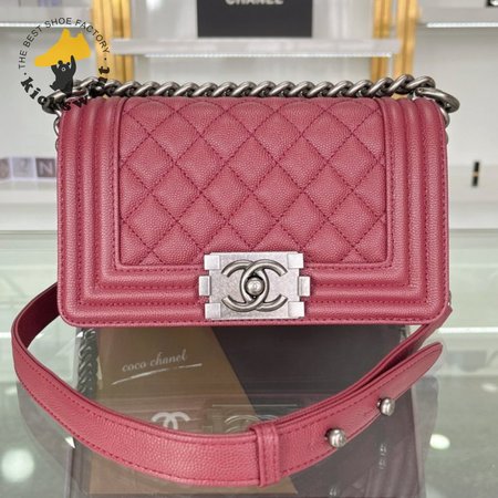 Chanel Boy Flap Quilted Diamond New Medium Red