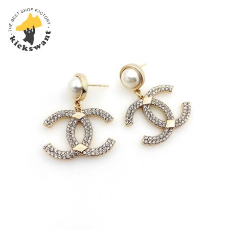 Chanel Pearl Stud Fine Earrings