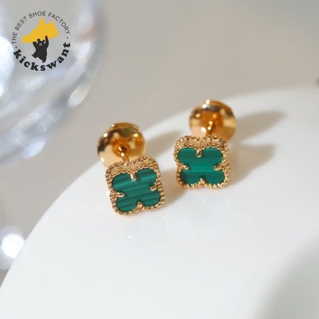Women Van Cleef & Arpels Alhambra Earrings