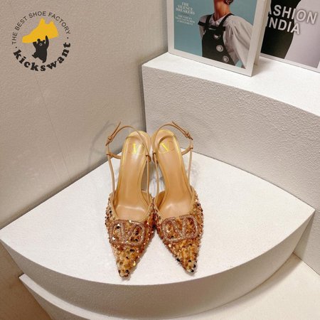 Valentino Garavani Vlogo Signature Pumps