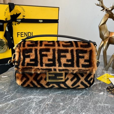 Fendi Baguette 8600