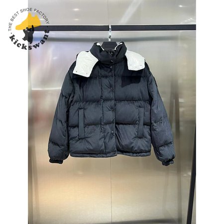Moncler Autumn And Winter Hooded Down Jacket